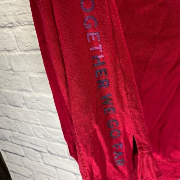 PELOTON • modern side slit weekender top - Picture 2 of 4